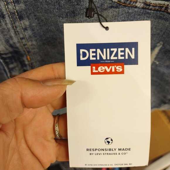 DENIZEN Levi's Women's High-Rise 3" Jean Shorts - Picture 10 of 10